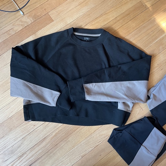 Abercrombie and Fitch YPB crewneck cropped pullover - Picture 1 of 2